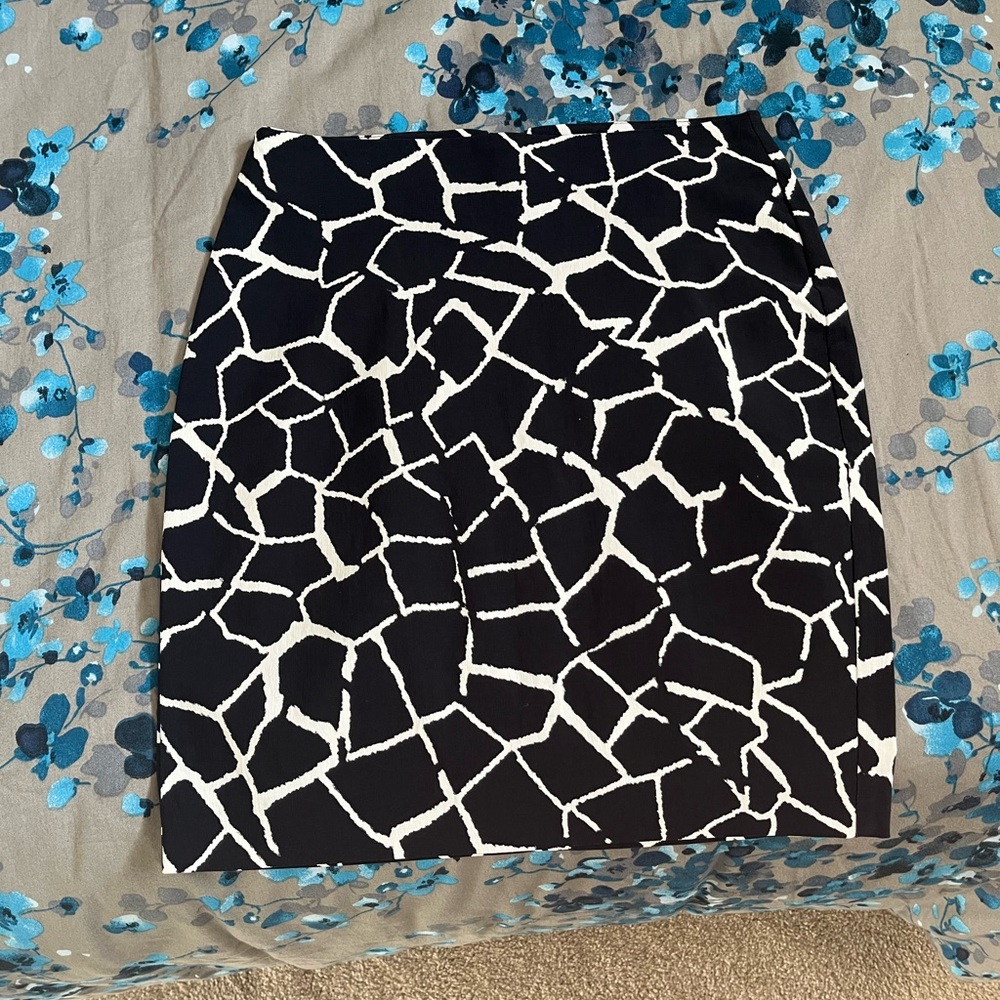 Le Chateau Black and White Geometric Pencil Skirt